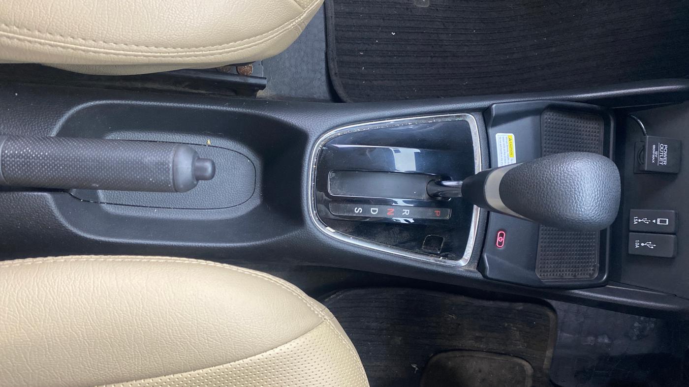 2023 Honda Amaze 1.2L I-VTEC VX CVT, Petrol, Automatic, 31,815 km, Gear Lever