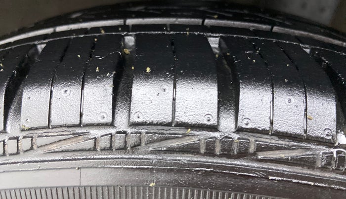 2014 Hyundai Grand i10 ASTA 1.2 AT VTVT, Petrol, Automatic, 24,104 km, Left Rear Tyre Tread