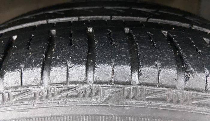 2014 Hyundai Grand i10 ASTA 1.2 AT VTVT, Petrol, Automatic, 24,104 km, Right Front Tyre Tread