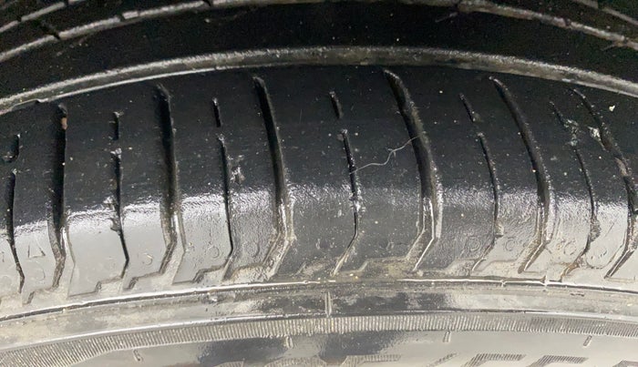 2023 Hyundai NEW I20 SPORTZ 1.2 MT, Petrol, Manual, 27,352 km, Right Front Tyre Tread