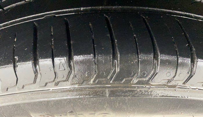 2023 Hyundai NEW I20 SPORTZ 1.2 MT, Petrol, Manual, 27,352 km, Right Rear Tyre Tread