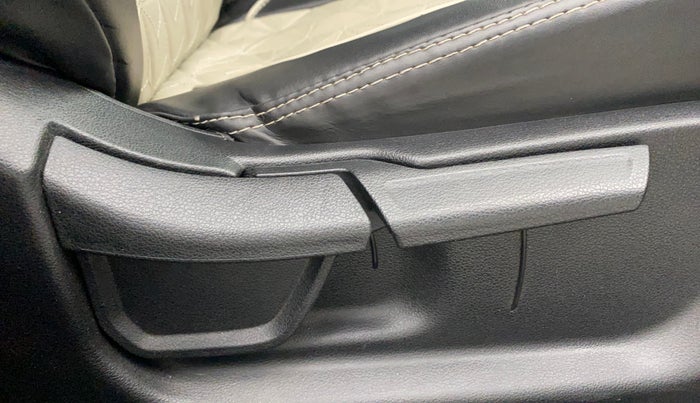 2023 Hyundai NEW I20 SPORTZ 1.2 MT, Petrol, Manual, 27,352 km, Driver Side Adjustment Panel