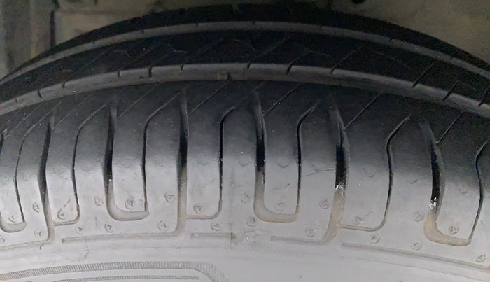 2012 Maruti Swift VXI, Petrol, Manual, 46,051 km, Left Front Tyre Tread