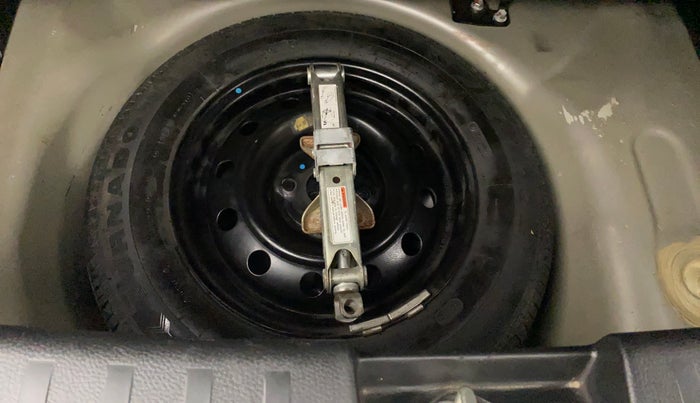 2012 Maruti Swift VXI, Petrol, Manual, 46,051 km, Dicky (Boot door) - Tool missing
