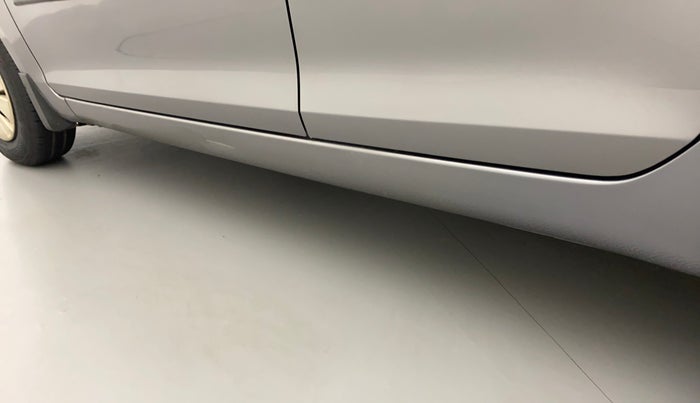 2012 Maruti Swift VXI, Petrol, Manual, 46,051 km, Left running board - Slightly dented
