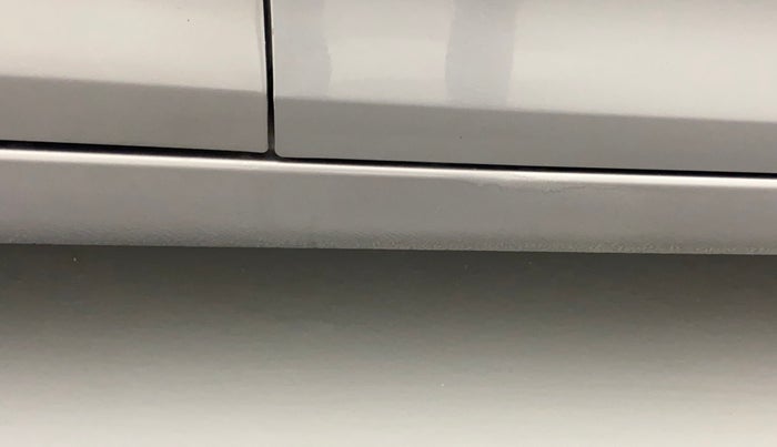 2012 Maruti Swift VXI, Petrol, Manual, 46,051 km, Right running board - Minor scratches