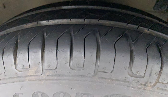 2012 Maruti Swift VXI, Petrol, Manual, 46,051 km, Right Front Tyre Tread