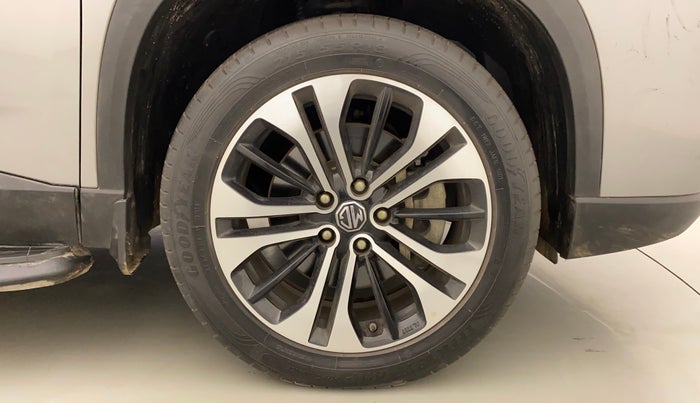 2022 MG HECTOR PLUS SHARP 1.5 PETROL TURBO HYBRID MT 6-STR, Petrol, Manual, 38,266 km, Right Front Wheel