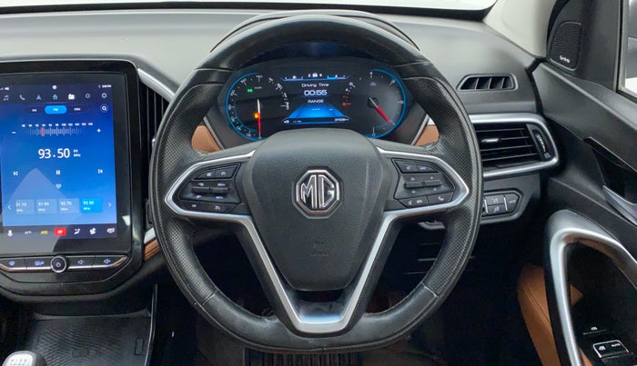 2022 MG HECTOR PLUS SHARP 1.5 PETROL TURBO HYBRID MT 6-STR, Petrol, Manual, 38,266 km, Steering Wheel Close Up