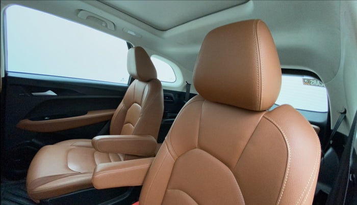 2022 MG HECTOR PLUS SHARP 1.5 PETROL TURBO HYBRID MT 6-STR, Petrol, Manual, 38,266 km, Right Side Rear Door Cabin