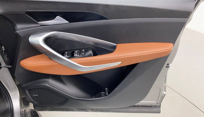 2022 MG HECTOR PLUS SHARP 1.5 PETROL TURBO HYBRID MT 6-STR, Petrol, Manual, 38,266 km, Driver Side Door Panels Control