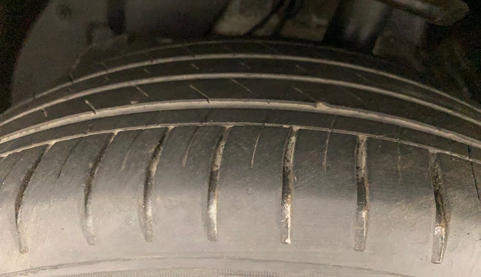 2022 MG HECTOR PLUS SHARP 1.5 PETROL TURBO HYBRID MT 6-STR, Petrol, Manual, 38,266 km, Left Front Tyre Tread