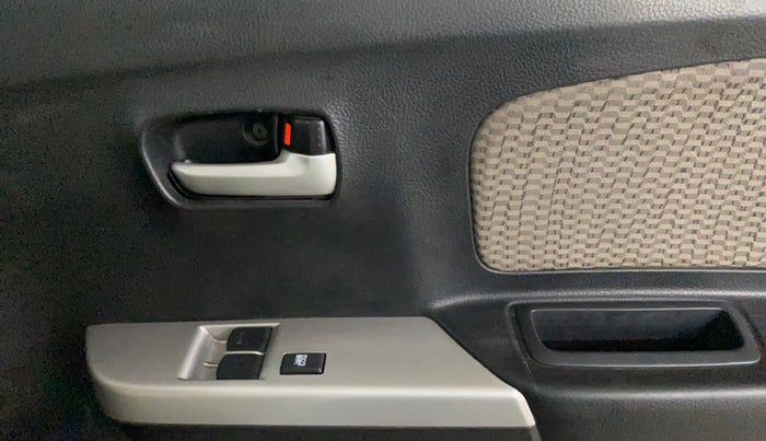 2015 Maruti Wagon R 1.0 LXI, Petrol, Manual, 29,249 km, Driver Side Door Panels Control