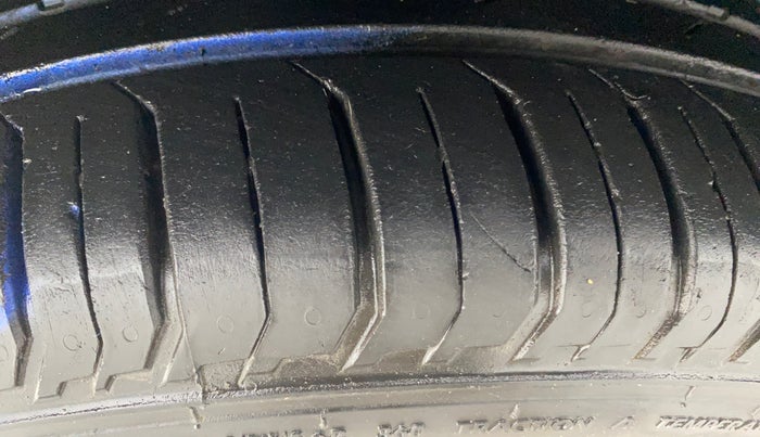 2022 Volkswagen VIRTUS HIGHLINE TSI 1.0 AT, Petrol, Automatic, 26,757 km, Left Front Tyre Tread