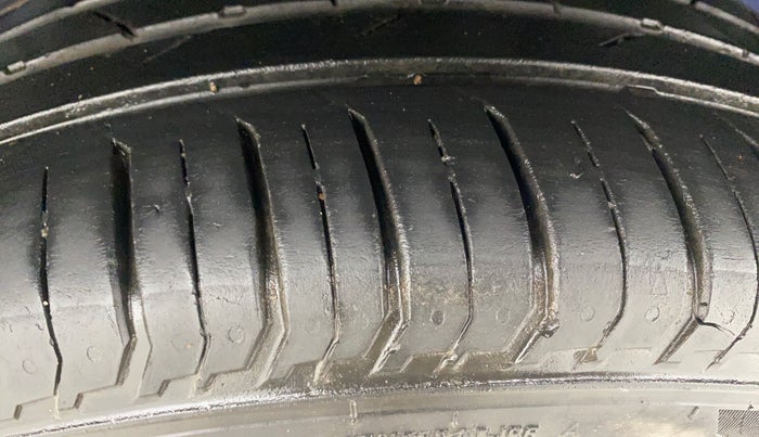 2022 Volkswagen VIRTUS HIGHLINE TSI 1.0 AT, Petrol, Automatic, 26,757 km, Left Rear Tyre Tread