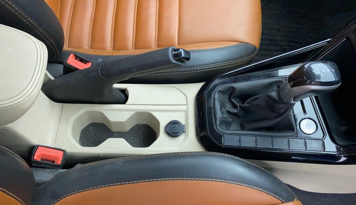 2022 Volkswagen VIRTUS HIGHLINE TSI 1.0 AT, Petrol, Automatic, 26,757 km, Gear Lever