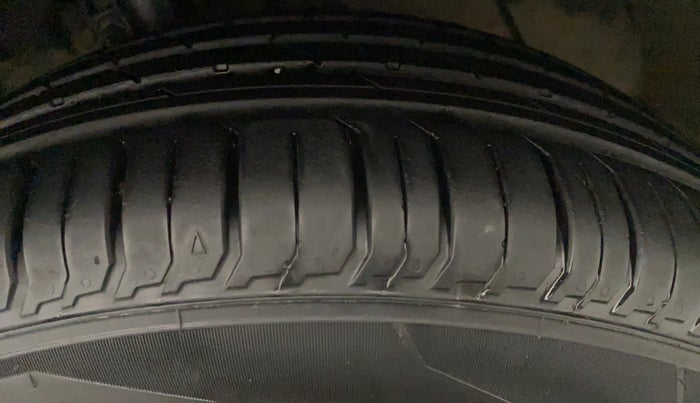 2017 Ford Ecosport TREND 1.5L DIESEL, Diesel, Manual, 55,612 km, Left Front Tyre Tread