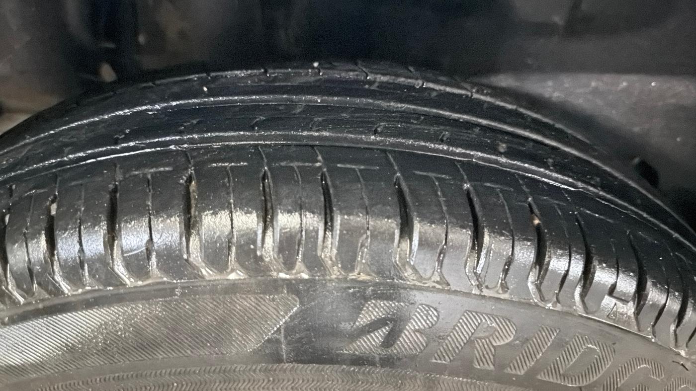 2020 Maruti Swift VXI AMT, Petrol, Automatic, 43,179 km, Right Rear Tyre Tread