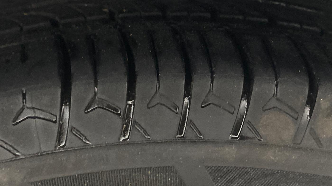 2020 Hyundai GRAND I10 NIOS SPORTZ AMT 1.2 KAPPA VTVT, Petrol, Automatic, 39,971 km, Right Front Tyre Tread