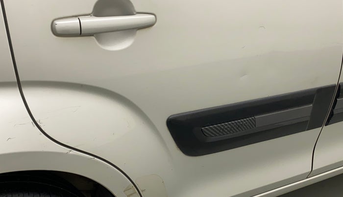 2018 Maruti IGNIS DELTA 1.2, Petrol, Manual, 23,156 km, Right rear door - Minor scratches