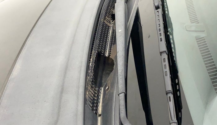 2017 Honda Jazz 1.2L I-VTEC V AT, Petrol, Automatic, 26,261 km, Bonnet (hood) - Cowl vent panel has minor damage