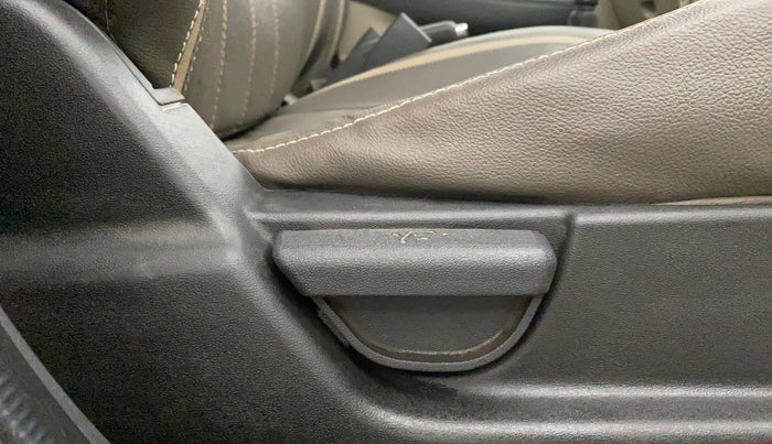 2012 Hyundai i20 MAGNA (O) 1.2, Petrol, Manual, 55,696 km, Driver Side Adjustment Panel