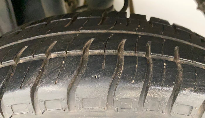 2014 Maruti Alto 800 LXI, Petrol, Manual, 35,297 km, Left Rear Tyre Tread