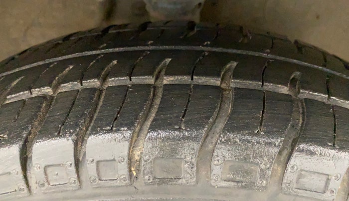 2014 Maruti Alto 800 LXI, Petrol, Manual, 35,297 km, Right Front Tyre Tread