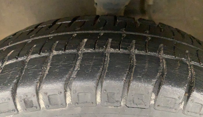 2014 Maruti Alto 800 LXI, Petrol, Manual, 35,297 km, Left Front Tyre Tread