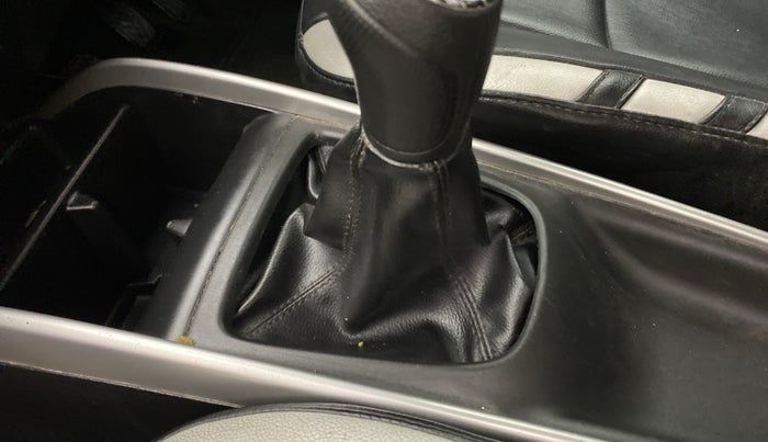 2016 Maruti Baleno ZETA PETROL 1.2, Petrol, Manual, 71,111 km, Gear lever - Boot cover slightly torn