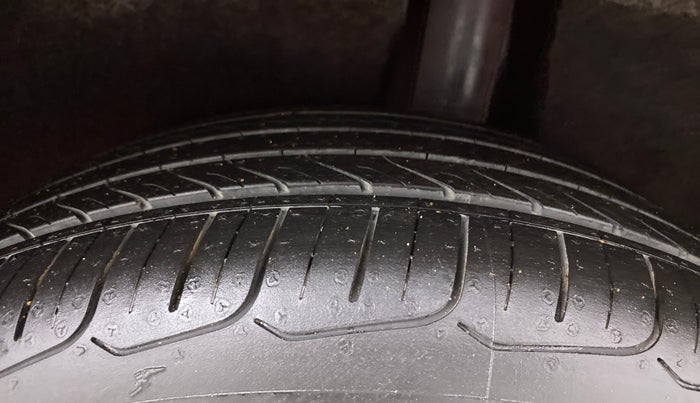 2016 Maruti Baleno ZETA PETROL 1.2, Petrol, Manual, 71,111 km, Left Rear Tyre Tread