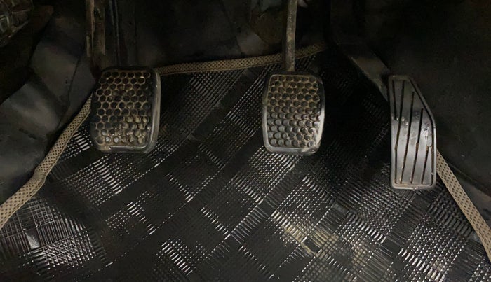 2017 Maruti Alto 800 LXI, Petrol, Manual, 83,238 km, Pedals