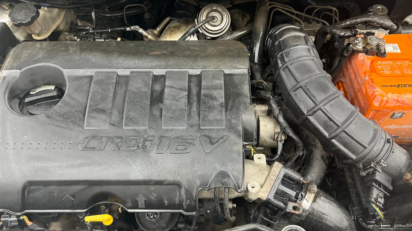 2014 Hyundai Verna FLUIDIC 1.6 CRDI SX OPT, Diesel, Manual, 81,619 km, Engine View