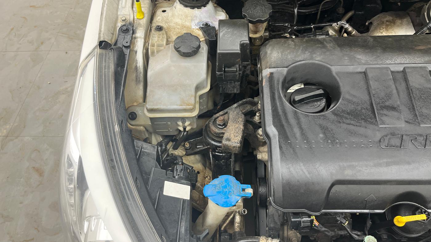 2014 Hyundai Verna FLUIDIC 1.6 CRDI SX OPT, Diesel, Manual, 81,619 km, Engine View - Right