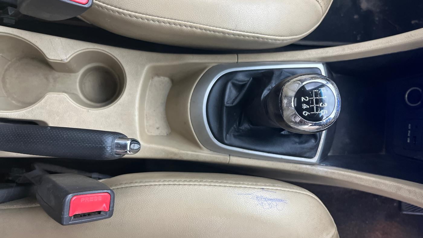 2014 Hyundai Verna FLUIDIC 1.6 CRDI SX OPT, Diesel, Manual, 81,619 km, Gear Lever