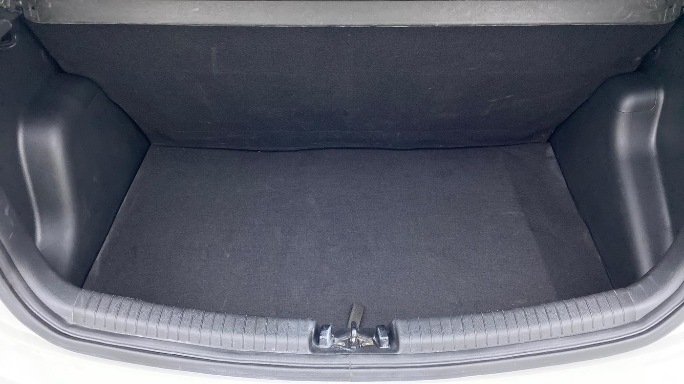 2017 Hyundai Grand i10 Sportz(O) 1.2 MT, Petrol, Manual, 30,600 km, Boot Inside