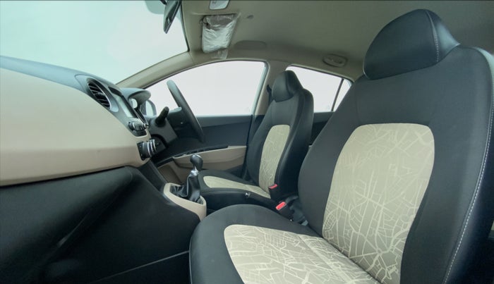 2017 Hyundai Grand i10 Sportz(O) 1.2 MT, Petrol, Manual, 30,600 km, Right Side Front Door Cabin