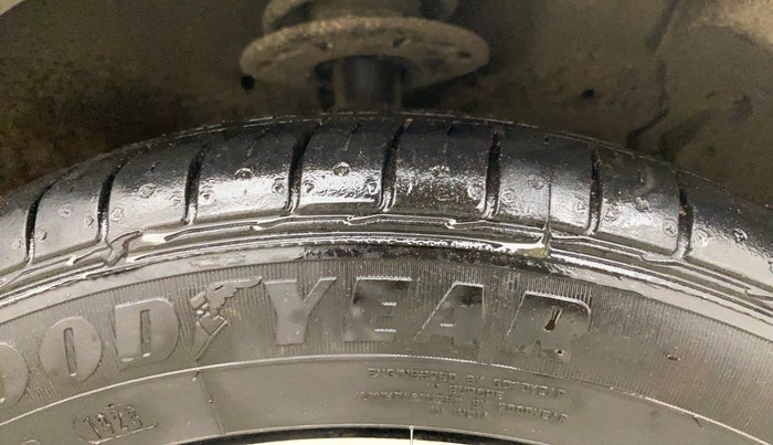 2019 Maruti Ciaz ALPHA 1.5 SHVS PETROL, Petrol, Manual, 57,322 km, Right Front Tyre Tread