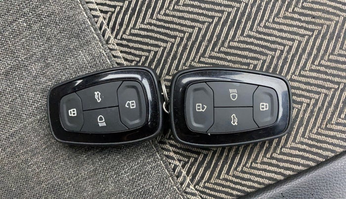 2022 Tata ALTROZ XZ PETROL, Petrol, Manual, 42,238 km, Key Close Up