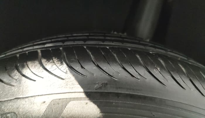 2016 Maruti Baleno DELTA PETROL 1.2, Petrol, Manual, 73,870 km, Left Rear Tyre Tread
