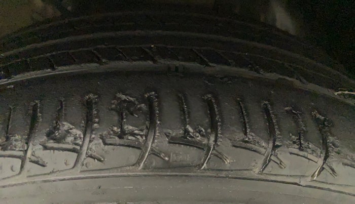2019 Hyundai Elite i20 SPORTZ PLUS  1.2 CVT, Petrol, Automatic, 35,902 km, Right Front Tyre Tread