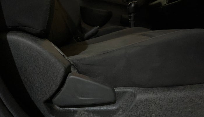 2018 Renault Kwid RXL, Petrol, Manual, 52,845 km, Driver Side Adjustment Panel