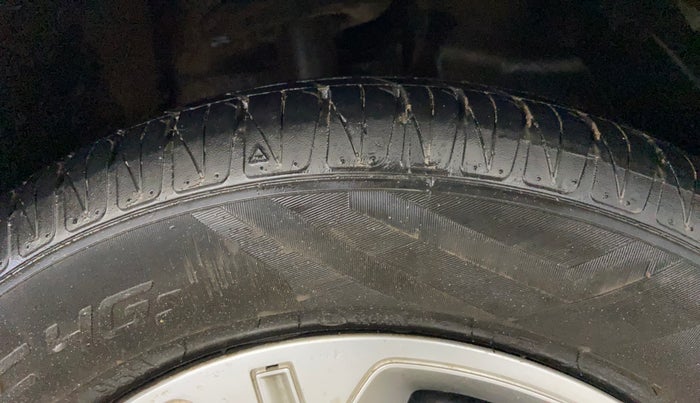 2018 Tata NEXON XE PETROL, Petrol, Manual, 29,416 km, Right Front Tyre Tread