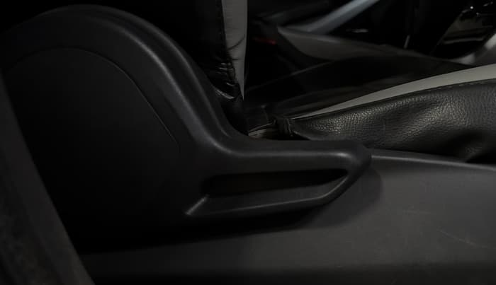 2023 Tata NEXON XMA SUNROOF PETROL, Petrol, Automatic, 33,525 km, Driver Side Adjustment Panel
