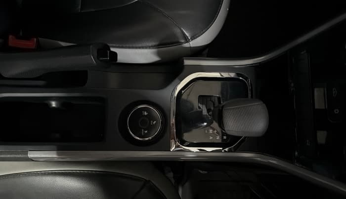 2023 Tata NEXON XMA SUNROOF PETROL, Petrol, Automatic, 33,525 km, Gear Lever