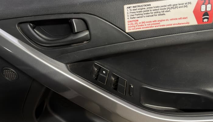 2023 Tata NEXON XMA SUNROOF PETROL, Petrol, Automatic, 33,525 km, Driver Side Door Panels Control