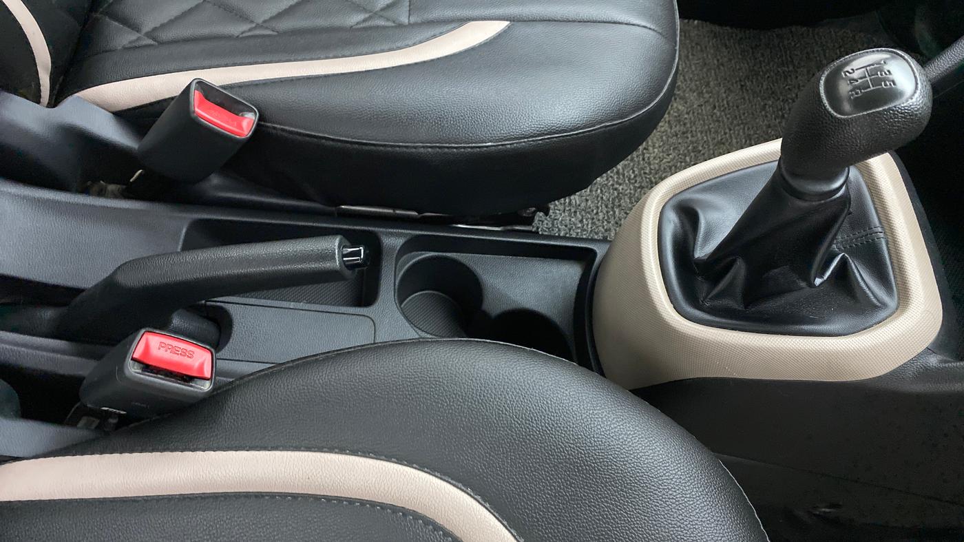 2017 Hyundai Xcent E PLUS, Petrol, Manual, 25,559 km, Gear Lever