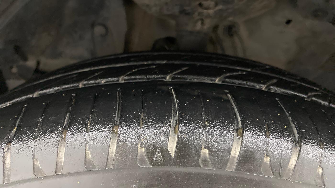 2016 Honda Jazz 1.5L I-DTEC VX, Diesel, Manual, 1,24,214 km, Left Front Tyre Tread