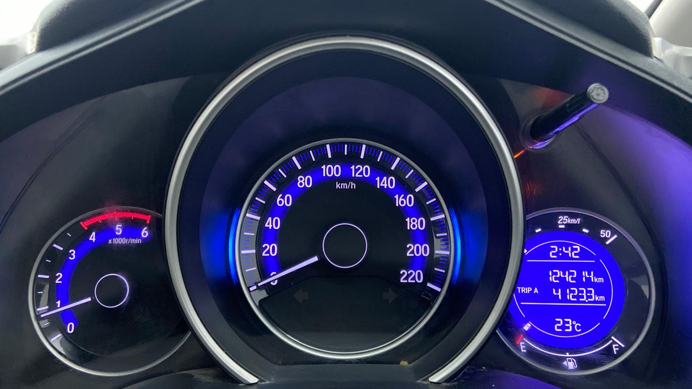 2016 Honda Jazz 1.5L I-DTEC VX, Diesel, Manual, 1,24,214 km, Odometer Image