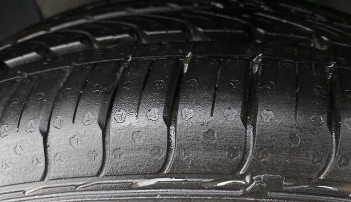 2019 Hyundai NEW SANTRO 1.1 SPORTZ MT CNG, CNG, Manual, 51,050 km, Left Front Tyre Tread